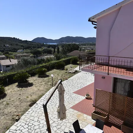 Complesso Mediterraneo - Posizione Panoramica Con Spazi Esterni, Clima E Posti Auto