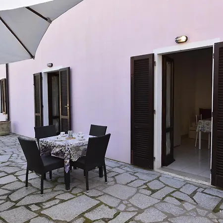 Complesso Mediterraneo - Posizione Panoramica Con Spazi Esterni, Clima E Posti Auto Literno