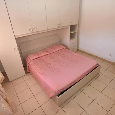 Complesso Mediterraneo - Posizione Panoramica Con Spazi Esterni, Clima E Posti Auto Literno