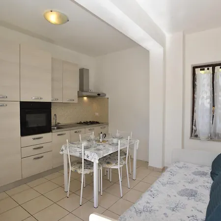 Complesso Mediterraneo - Posizione Panoramica Con Spazi Esterni, Clima E Posti Auto *